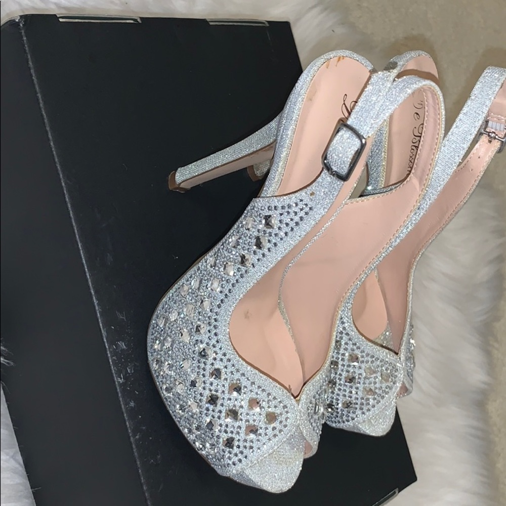 Size 5.5 De Blossom Collection sling back pumps